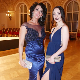 Dcera herečky Evy Čížkovské, Adéla, je novinářkou.