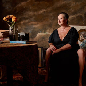 Pavlína Saudková v ateliéru manžela Jana Saudka.