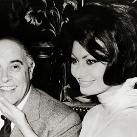 Carlo se tak roku 1957 v zastoupení rozvedl v Mexiku a stejným způsobem si vzal Sophii. Jejich sňatek však italské zákony ani tak neakceptovaly. Ponti byl nařčen z bigamie, Loren z konkubinátu.