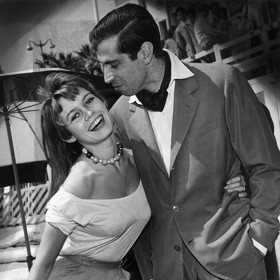 První láskou a manželem Brigitte Bardot byl režisér Roger Vadim, který z ní udělal filmovou hvězdu. Ač se po dvou letech rozvedli, spolupracovat spolu nepřestali. Společně stáli i za hereččiným nejslavnějším filmem ...a Bůh stvořil ženu.