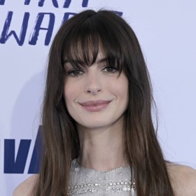 Ofina sluší také hollywoodské divě Anne Hathaway.