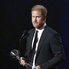 Princ Harry nosí plnovous už hezkých pár let.