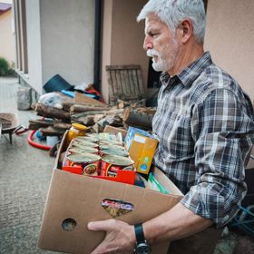 Petr Pavel také pomáhal. 