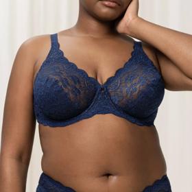 Podprsenku od značky Triumph seženete za 1200 korun.