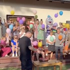 Dcera Márinka měla velkolepou zahradní oslavu.