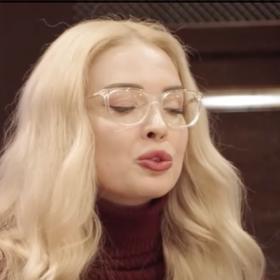 Nicole krutě zalhala.