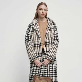 Zemité tóny hnědé a krémové vzoru dodávají hloubku. Medicine, 1 799 Kč