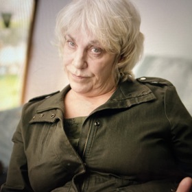 Cathy Terkanianová je biologická matka Aundrii Bowmanové.