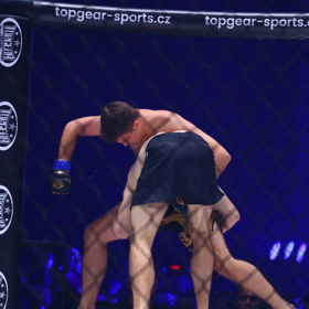 Streamer Opat minutu před koncem duelu se Seaserem fyzicky odpadl.