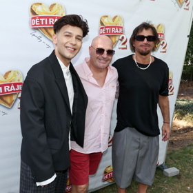 V muzikálu Děti ráje 2 opět zazní písně Michala Davida, o scénář se opět postaral Sagvan Tofi. Poprvé uvidíme v muzikálu Jana Bendiga.