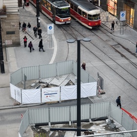 Na Václaváku se čile pracuje.