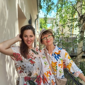 Máma s dcerou jsou prý na sebe napojené - a to i na dálku. Často se prý oblékají stejně.