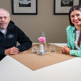 Moderátor Marek Eben přijal pozvání tanečnice Veroniky Lálové do talkshow LifeeTalk.