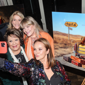 Křest kalendáře Nadace Archa Chantal, Proměny Fantazie. Na fotografii pózují: Monika Navrátilová, Jiřina Bohdalová, Chantal Poullain a Lenka Hatašová.