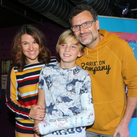 Syn Patrika Hartla, Hynek, už oslavil plnoletost.