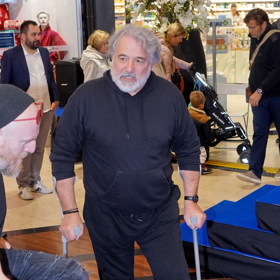 Pavel Novotný musel po zranění a následné operaci nosit berle. 