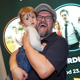 Herec Karel Zima se svým ročním synem Eliášem.