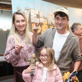 Maruška, starší dcera Lídy a Saši Rašilovových, už má sedm let a chodí do druhé třídy.