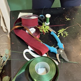 Stuhy poslouží nejen jako ozdoba, ale i k zavěšení. 