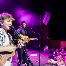 V minulosti si Matěj Plšek zazpíval také před vyprodanou O2 arenou s kapelou Mirai.