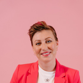 Nikdo jí nebyl s to poradit, jak by měla cvičit, aby rozhýbala paži po ablaci prsu a odnětí uzlin. Vše si musela zajišťovat po vlastní ose a jen díky tomu má dnes v ramenním kloubu kompletní rozsah pohybu.