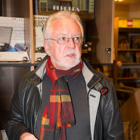 Jaromír Hanzlík se ve dvaceti letech oženil se zdravotní sestřičkou Jaroslavou, se kterou má syna Davida.