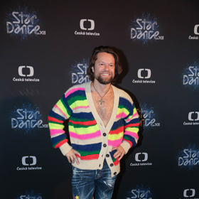 Velký kříž z Brooklynu zdobil hruď Richarda Krajča také během StarDance v roce 2023.