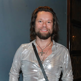 Masivní kříž s nápadnými barevnými kameny nosí Richard Krajčo stále u sebe.