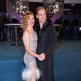 Gabriela vynesla na StarDance v roce 2019 i tyto flitrované stříbrné šaty s peřím na spodní části sukně.