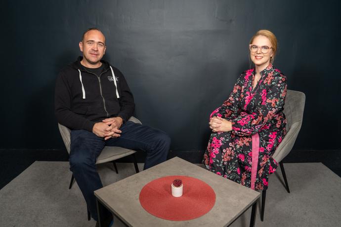 V minulosti se rozpovídal o svém životě v talkshow LifeeTalk. 