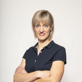 Na onkologické pacienty se specializuje fyzioterapeutka Petra Holubová. Podle ní je největší problém ten, že pacienti s rakovinou začínají cvičit až v lázních, tedy devět měsíců po ukončení léčby, což je příliš pozdě.