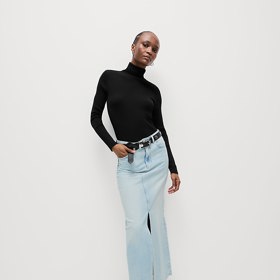 Perfektně si tento základí kousek rozumí také s džínovinou. (Marks&Spencer)