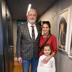 Zpěvák Daniel Hůlka má šestiletou dceru Rozárku, která roste jako z vody.