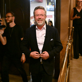 Jiří Langmajer s úsměvem na tváři. 