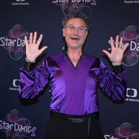 Patrik Hartl se nebere vůbec vážně. 