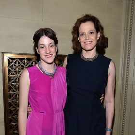 Shar pořád žije s rodiči a podle všeho jim dělá jen radost.