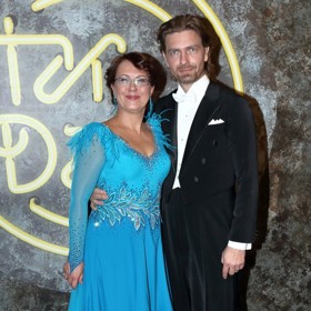 Lékařka Kateřina Cajthamlová oblékla v roce 2015 ve StarDance tyrkysové večerní šaty s kamínky v oblasti pasu.