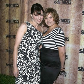 Z předchozího manželství se studentskou láskou Garthem Lawlessem má Lucy dceru Daisy.