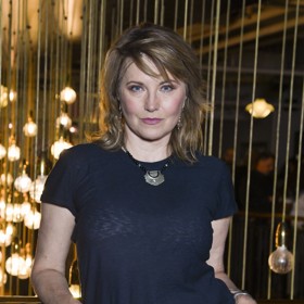 Dnes byste v ni tuto bojovnici hledali marně, byť krásu herečka neztratila.