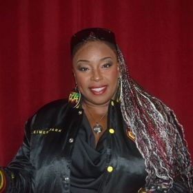 Jaguar Wright již mnoho let obviňuje P. Diddyho z nekalých praktik a tvrdí, že Jay-Z a Beyoncé jsou spolupachatelé.