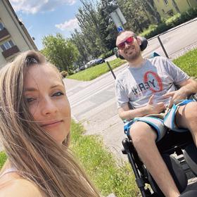 Dvojici se narodila zdravá holčička.