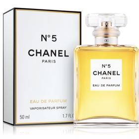 Květinově aldehydový buket je složený z růže a jasmínu a rozjasnňují jej citrusové tóny.
Aldehydy parfému mu dodávají jedinečnou přítomnost a jemný dotek vanilky.