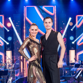 Herec Oskar Hes se svou taneční partnerkou Kateřinou Bartuněk Hrstkovou.