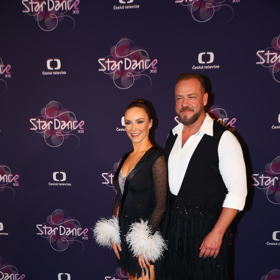 Filip Blažek tančí s krásnou Adrianou Maškovou.