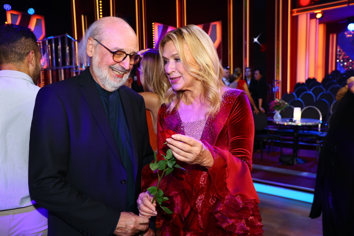 Od manžela dostala krásnou růži.