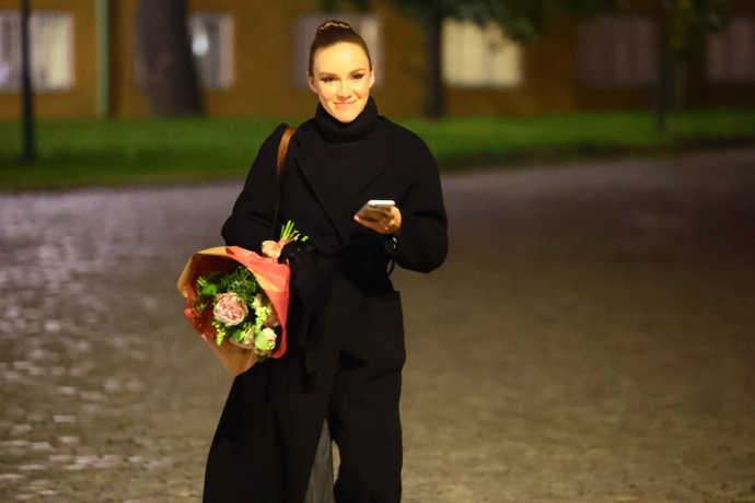 Adriana dostala květiny. 