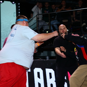 Rošťák Svobík na tiskové konferenci Clashe doslova odletěl.