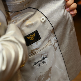 Uvnitř má Roma Boy všivku.