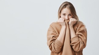 Olga (25): Zamilovala jsem se do mámina přítele. Bojím se, že se to provalí 