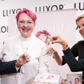 Křest nové knihy si Mirka van Gils Slavíková užila ve společnosti svých přátel.